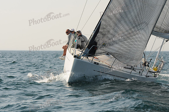 2010_Newport_Bermuda 1975